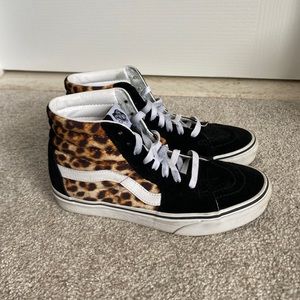 High top vans skate shoe in cheetah and black